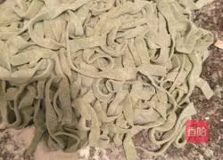 Illustration of how to make two-color noodles 4