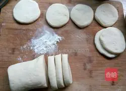 Illustration of how to make rotten meat and cowpea buns 6