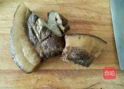 Illustration of how to make braised pork buns 4