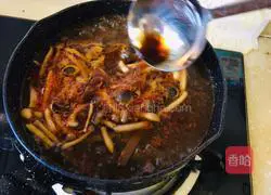 Illustration of the recipe of spicy and sour duck blood potato powder 11