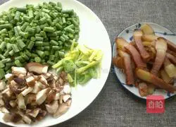 Illustration of how to make braised rice with bacon and beans 3