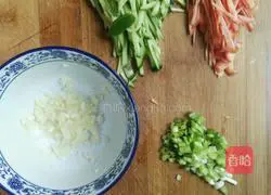 Illustration of how to make refreshing cold noodles 1
