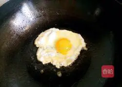 Illustration of how to make ham and egg sandwiches 3