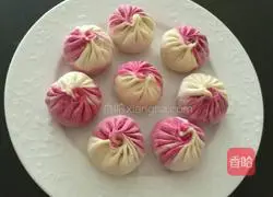 Illustration of how to make two-color sauced pork buns 11