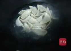 Illustration of how to make beef and carrot stuffed dumplings 8