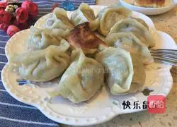 Illustration of how to make pot stickers and dumplings 7