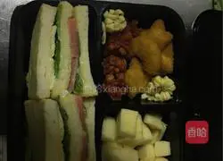 Illustration of how to make a sandwich bento 6
