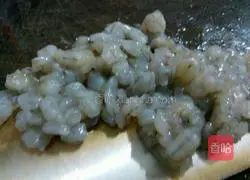 Illustration of how to make fried shrimp cakes 3