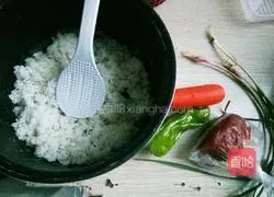 Illustration of how to make beef fried rice 1