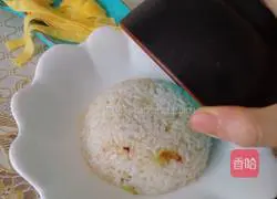 How to make sunflower diced pork fried rice Illustration 6