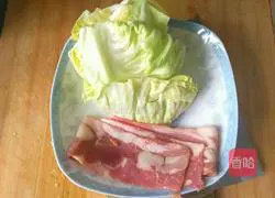  Illustration of how to make cabbage and bacon dumplings 1
