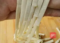 Illustration of handmade noodles 12