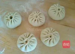Illustration of how to make Lianghe noodles and donkey meat stuffed buns 21
