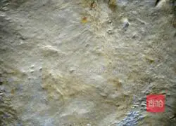 Illustration of how to make steamed scallion pancakes with knife 6