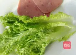 Illustration of how to make breakfast sandwiches 2