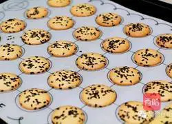 Illustration of a simple and refreshing way to make sesame crispbread 6