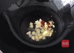 Illustration of how to make fried noodles with vegetables and ham 7