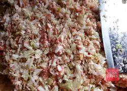 Illustration of how to make pork and cabbage dumplings (mother's taste) 2