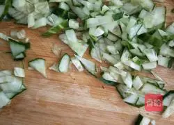 Illustration of how to make braised noodles with cucumber and eggs 1