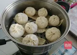 Illustration of how to make water chestnuts, shrimps and pork buns 15