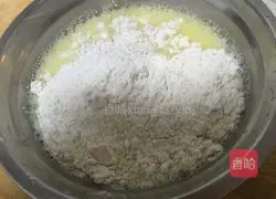 Illustration of how to make Korean potato pancakes 3