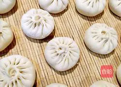 Illustration of how to make eggplant stuffed buns 6