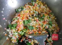 Illustration of how to make egg fried rice 7