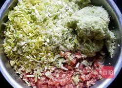 Illustration of how to make cabbage (Baicai) dumplings 6