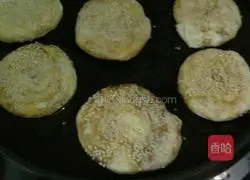 Illustration of how to make five-spice sesame cakes 13