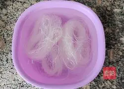 Illustration of how to make fried vermicelli (fried rice noodles with ham, carrots and vegetables) 2