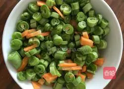 Illustration of how to make golden steamed buns 1