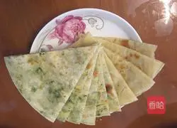 Illustration of how to make scallion pancakes 9