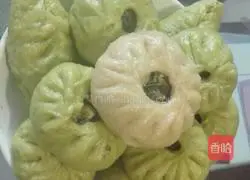 Illustration of how to make colorful stuffed buns 18