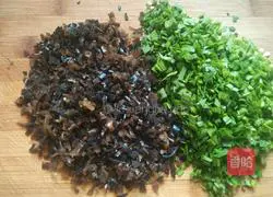 Illustration of how to make vegetarian three-fresh dumplings 2