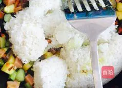 Illustration of how to make curry fried rice 6