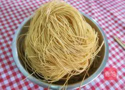 Fried noodles Illustration of thread making 3