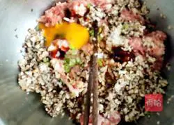 Illustration of how to make mushroom and meat dumplings 6