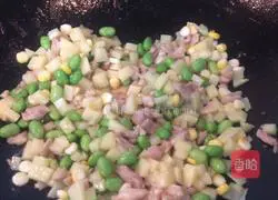 Illustration of how to make curry chicken fried rice 5