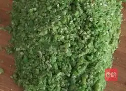 Illustration of how to make dumplings stuffed with pork and beans 3