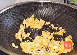 Illustration of how to make egg fried rice 3