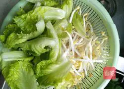 Illustration of sausage and cumin fried noodles 3