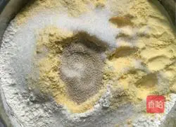 Illustration of how to make coarse grain steamed buns 1