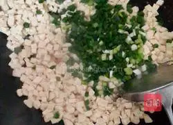 Illustration of how to make leek dumplings 9