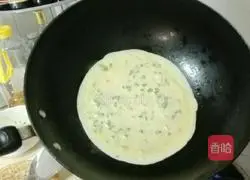 Illustration of how to make egg and green onion cake 15