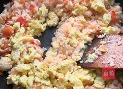 Illustration of how to make tomato and egg fried rice 9