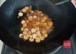 Illustration of how to make fried rice with chopped green onions and egg buns 3