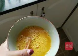 Illustration of how to make fried noodles with ham and sausage 2