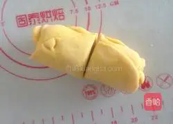 Illustration of how to make pumpkin rose steamed buns 7