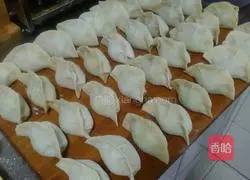 Illustration of how to make cowpea filling dumplings 14