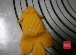 Illustration of how to make goldfish steamed buns 13
